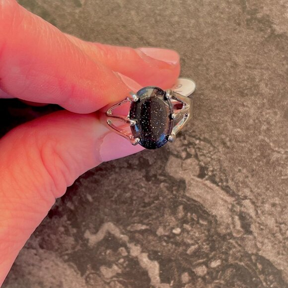 Goldstone Oval Gemstone Ring in Silvertone Size 9.5 - Picture 11 of 12